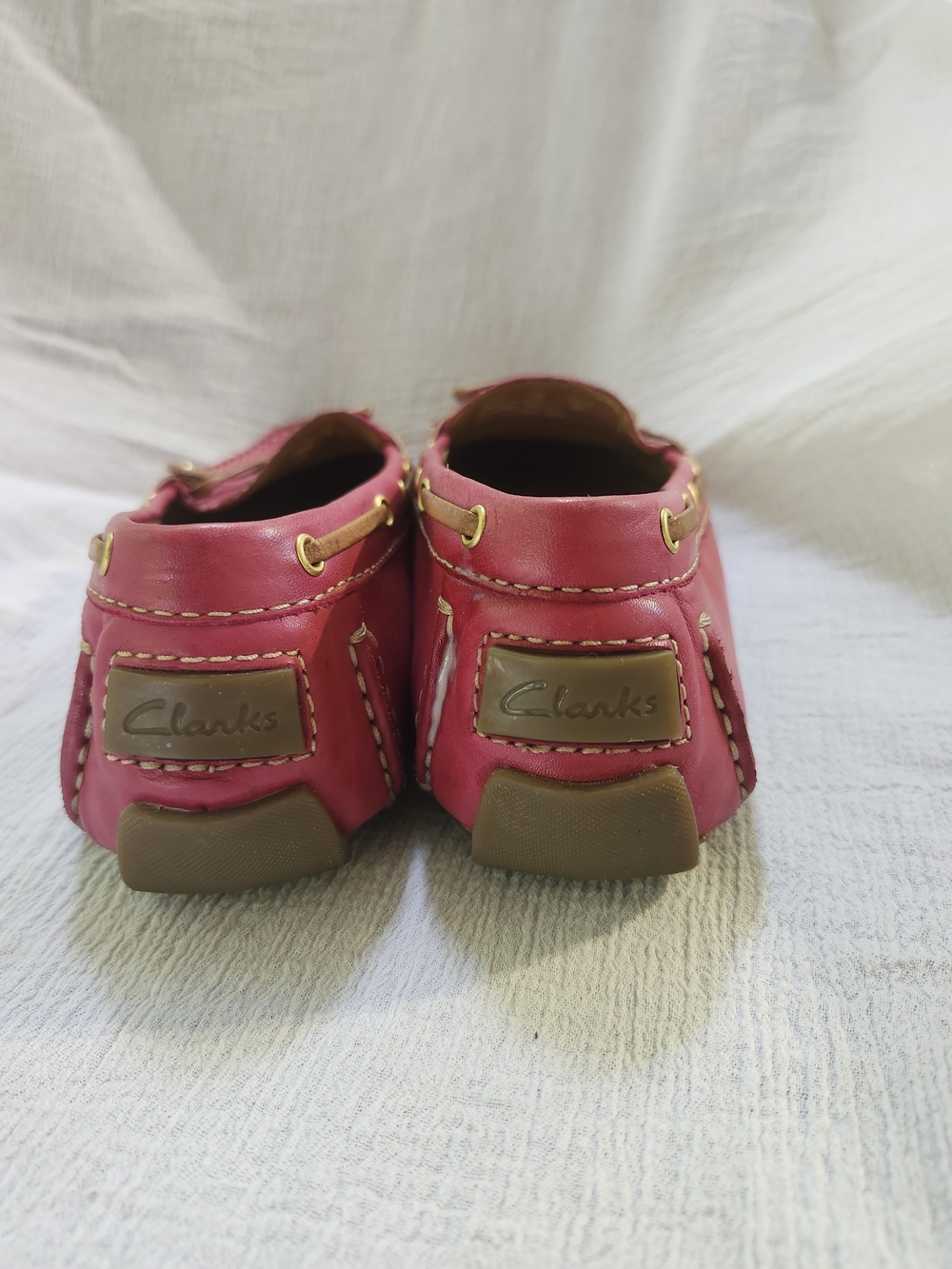 Clarks Women’s Pink Leather Moccasin Loafers with Tan Bow - Picture 4 of 4
